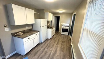 220 Hamilton St, Unit 220 in Cambridge, MA - Building Photo