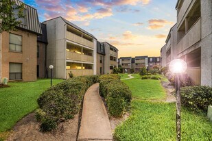 8517 Hearth Dr in Houston, TX - Building Photo