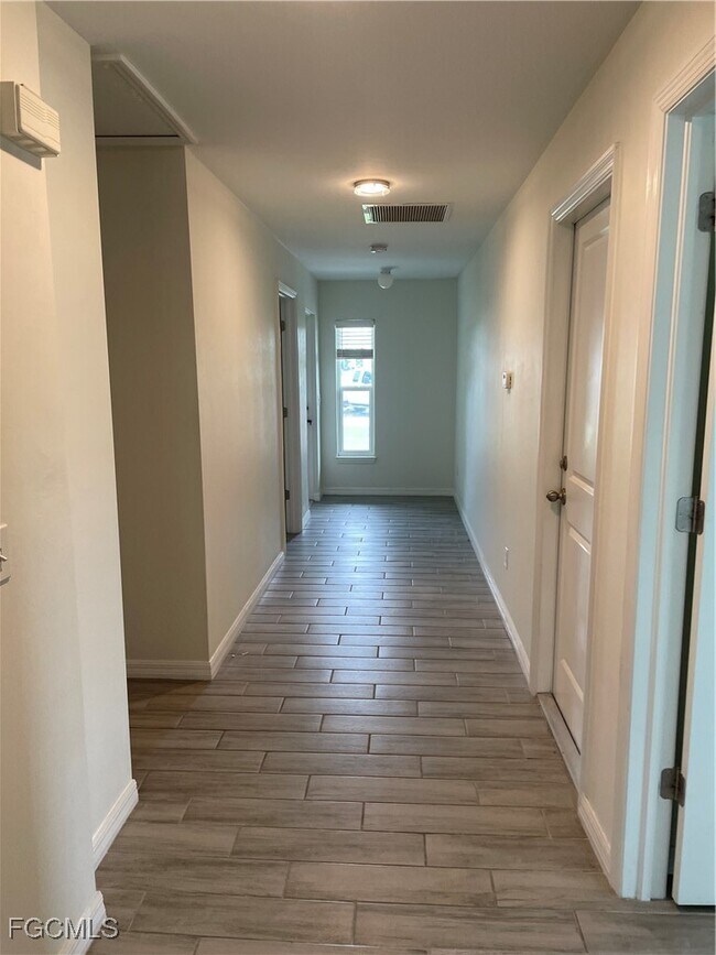 1114 Circle Dr in Lehigh Acres, FL - Building Photo - Building Photo