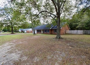 944 Twin Lakes Dr in Sumter, SC - Building Photo - Building Photo