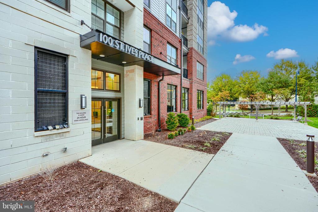 100 St Ives Pl in Oxon Hill, MD - Building Photo