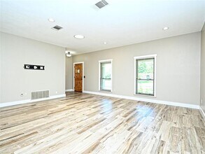 8406 Racine Trail in Austin, TX - Building Photo - Building Photo
