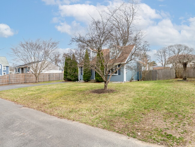 32 Hamlin Ave in Warwick, RI - Foto de edificio - Building Photo