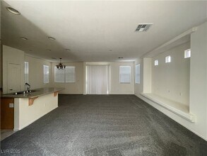 9210 Pembrook Falls Ave in Las Vegas, NV - Building Photo - Building Photo