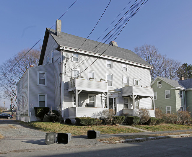 8 Emerson St in Wakefield, MA - Building Photo - Building Photo