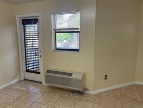 4481 W McNab Rd in Pompano Beach, FL - Foto de edificio - Building Photo