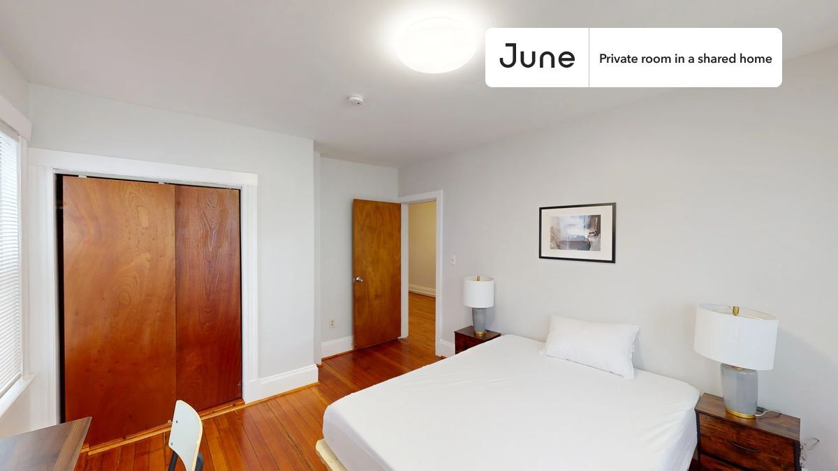 Private bedroom in 4 bed/1 bath Home in Boston, MA - Building Photo