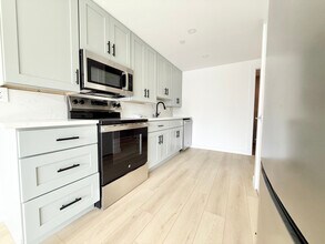 227 Clarkson Ave in Brooklyn, NY - Foto de edificio - Building Photo