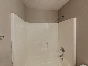 613 Oak Hollow Trail in Saginaw, TX - Building Photo - Building Photo