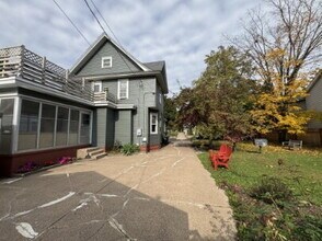 980 6th St E in St. Paul, MN - Foto de edificio - Building Photo