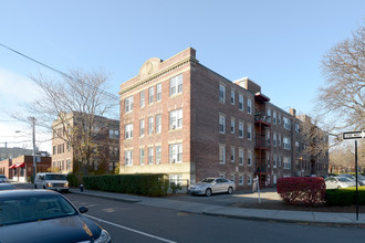 3 Greenway Ct in Brookline, MA - Foto de edificio - Building Photo