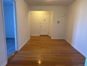 23 Schenck Ave in Great Neck, NY - Building Photo - Building Photo