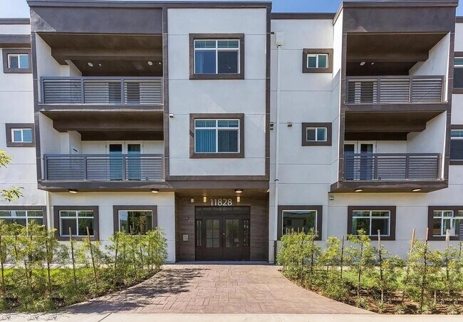 11828 Runnymede St in Los Angeles, CA - Building Photo - Building Photo