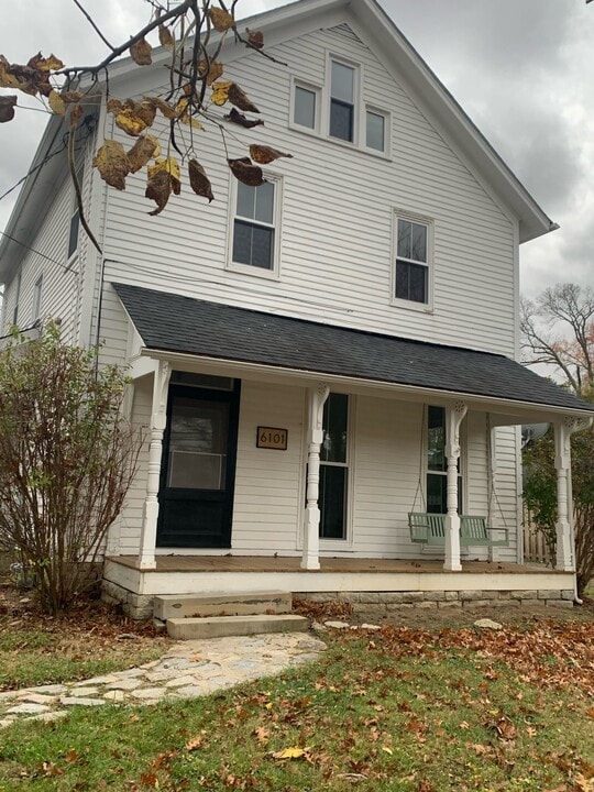 6101 Contreras Rd, Unit 2 in Oxford, OH - Foto de edificio