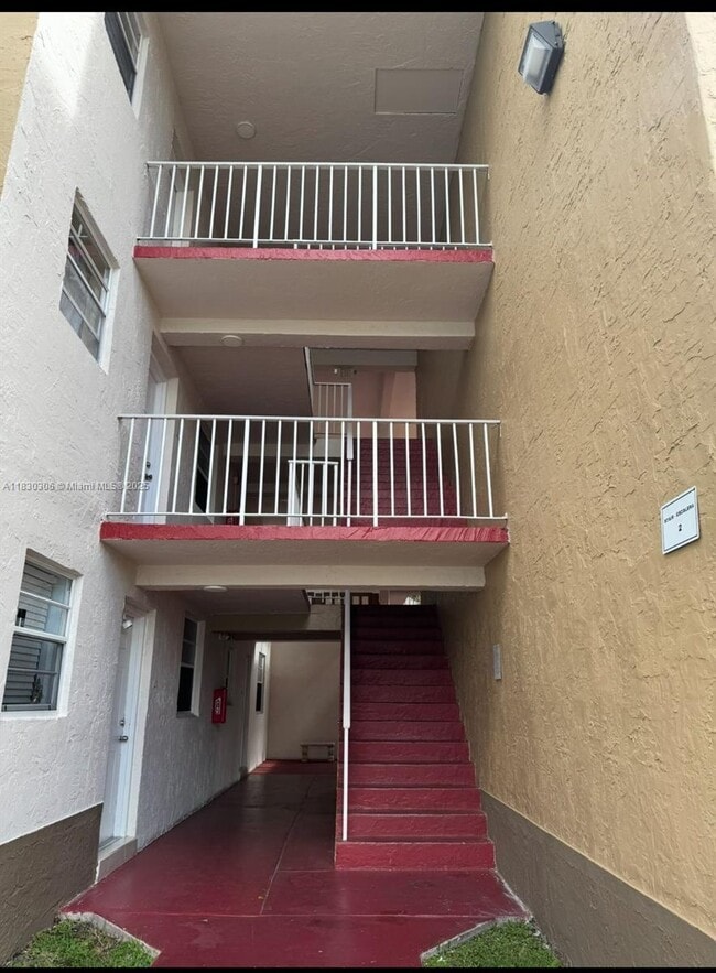 4655 Palm Ave in Hialeah, FL - Building Photo - Building Photo