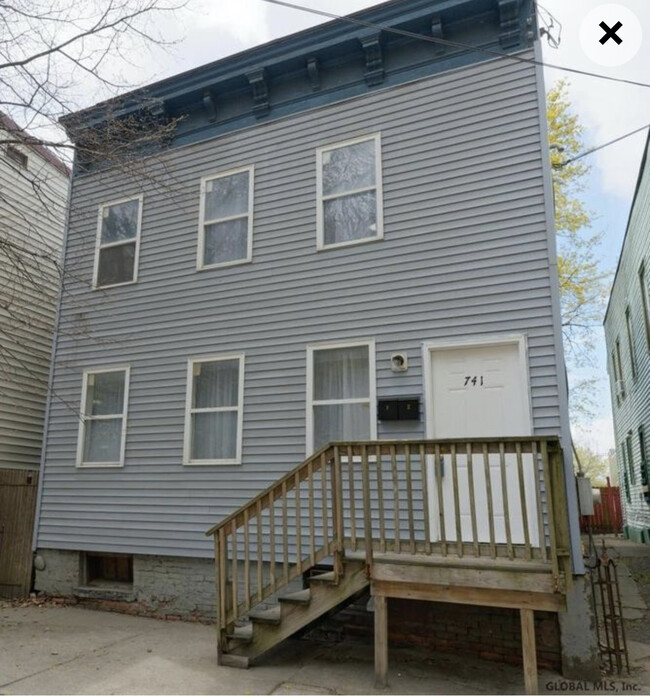 741 Burden Ave, Unit 2 FL in Troy, NY - Building Photo - Building Photo