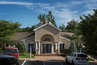 100 Vista View Dr in Farmingville, NY - Building Photo - Building Photo