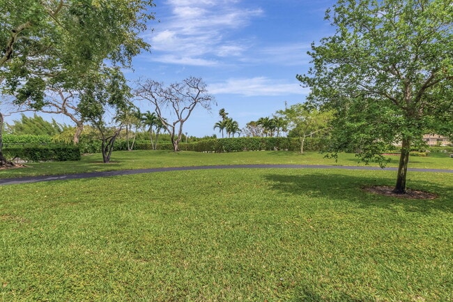 property at 6795 Huntington Ln