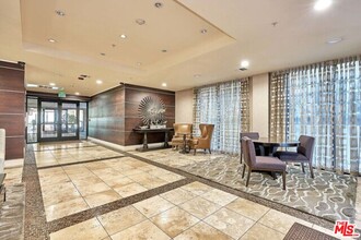 311 S Gramercy Pl in Los Angeles, CA - Foto de edificio - Building Photo