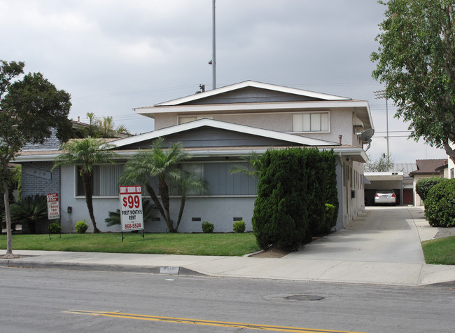 8610 E 5th St in Downey, CA - Building Photo - Building Photo