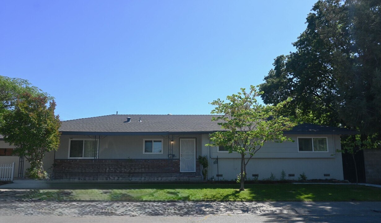 2360 53rd Ave in Sacramento, CA - Building Photo