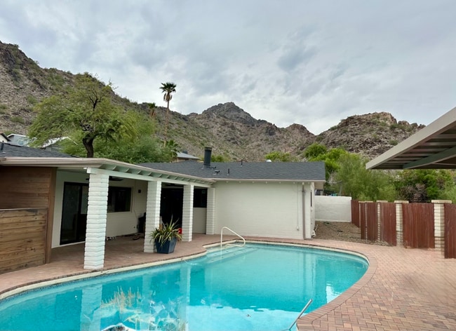 property at 2439 E Lincoln Cir