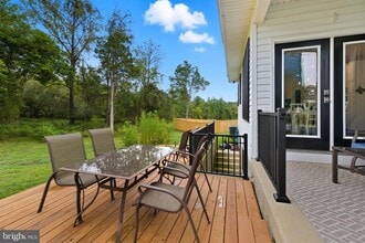 8193 Major Watters Ct in Warrenton, VA - Building Photo - Building Photo