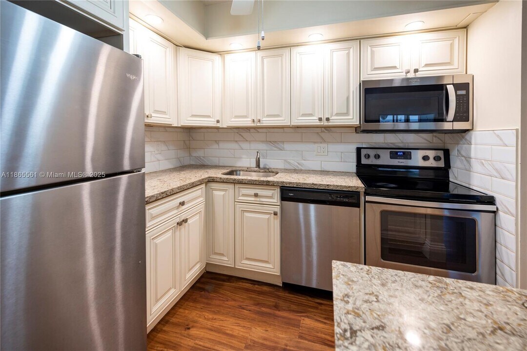 9522 N Belfort Cir in Tamarac, FL - Building Photo