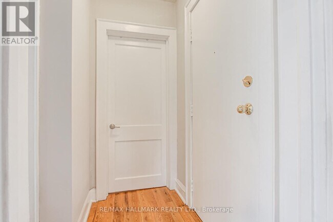 27 Sherwood Ave in Toronto, ON - Building Photo - Building Photo