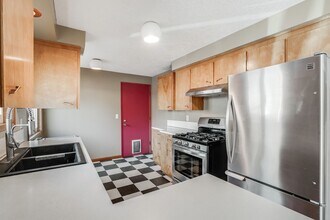 3210 SE Sherrett St in Milwaukie, OR - Building Photo - Building Photo