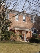 35 Prospect St in Great Neck, NY - Foto de edificio - Building Photo