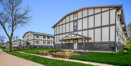 Oak Park Apartments in Affton, MO - Building Photo - Building Photo