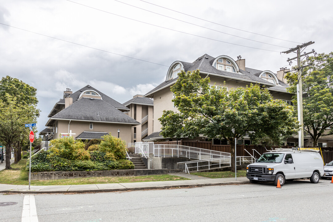 1570 Prairie Av in Port Coquitlam, BC - Building Photo