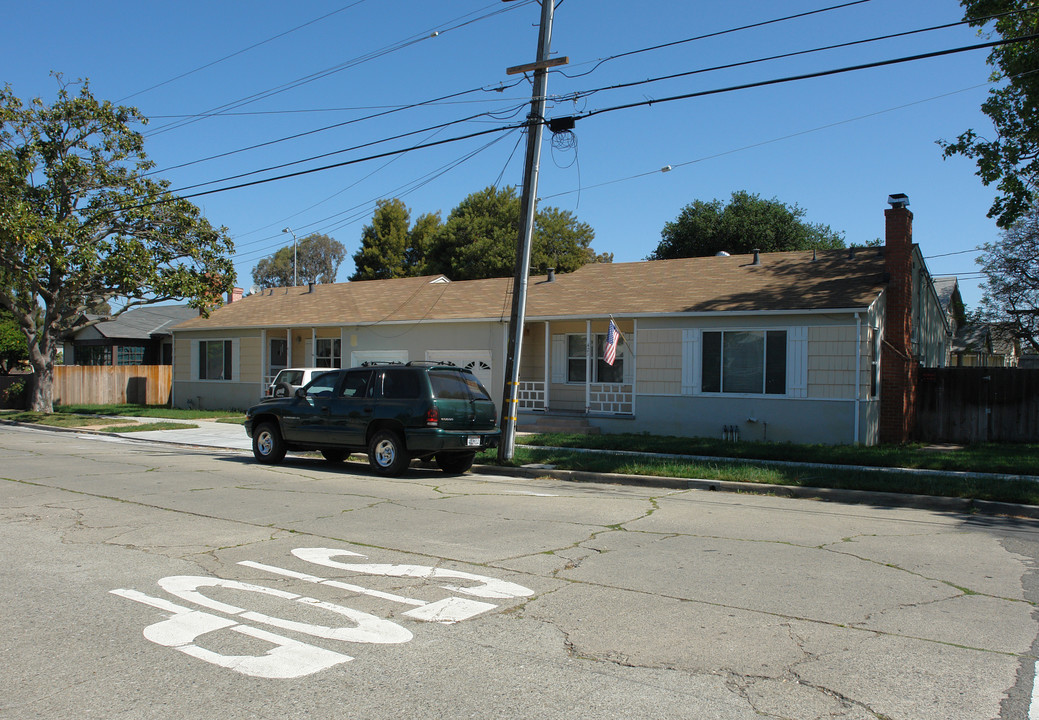 417 S Idaho St in San Mateo, CA - Foto de edificio