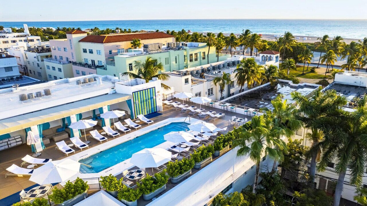 834 Ocean Dr in Miami Beach, FL - Building Photo