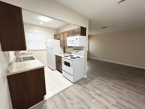 1611 Green Ln in Lantana, FL - Foto de edificio - Building Photo