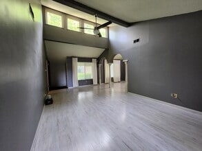 1901 Leslie Dr in Kerrville, TX - Building Photo - Building Photo