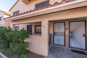 7821 W 29th Way in Hialeah, FL - Building Photo - Building Photo