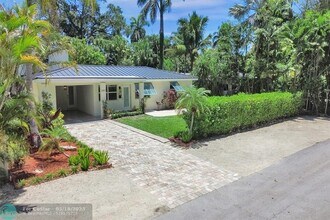 2802 NE 15th Ave in Wilton Manors, FL - Building Photo - Building Photo
