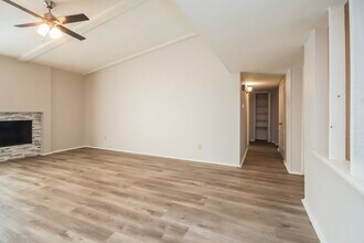6310 W Ridgecreek Dr in Missouri City, TX - Building Photo - Building Photo
