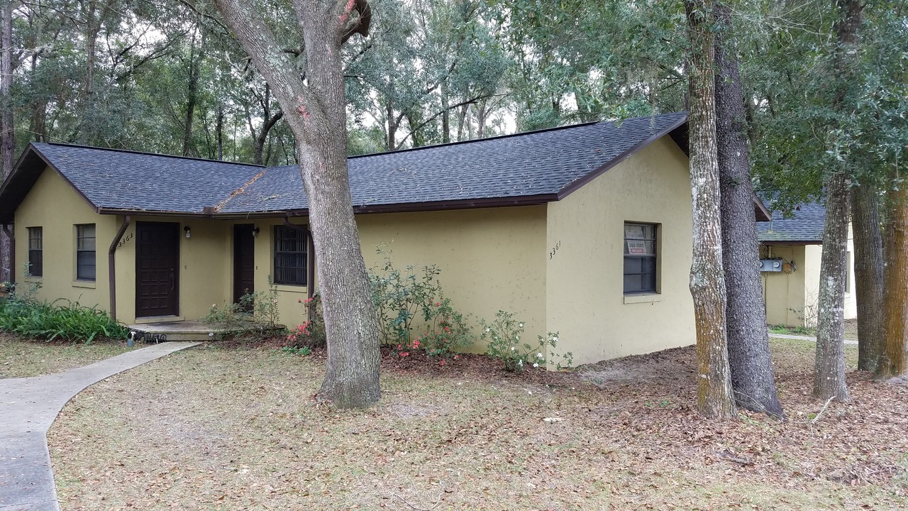 3425 NE 56th Ave in Silver Springs, FL - Building Photo