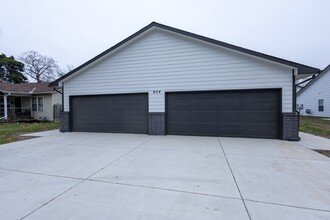 Duplexes on Custer and Murdock in Wichita, KS - Foto de edificio - Building Photo