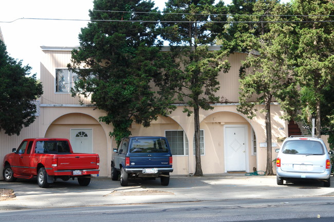 1500 Forest View Ave in Burlingame, CA - Building Photo - Building Photo