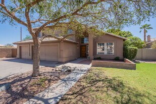15007 S 40th St in Phoenix, AZ - Building Photo