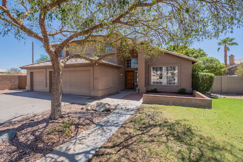 15007 S 40th St in Phoenix, AZ - Building Photo