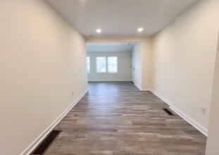 353 Bridgeport Ave in Milford, CT - Building Photo - Building Photo