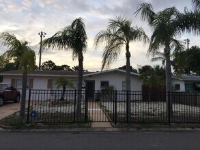 3680 Whiting Dr SE in St. Petersburg, FL - Building Photo - Building Photo