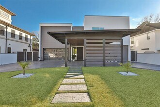 11905 Barryknoll Ln in Houston, TX - Building Photo - Building Photo