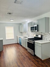 1026 Fallbrook Dr in Houston, TX - Building Photo - Building Photo