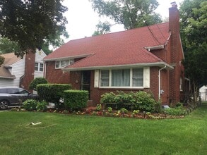 62 Howland Ave in Teaneck, NJ - Building Photo - Building Photo
